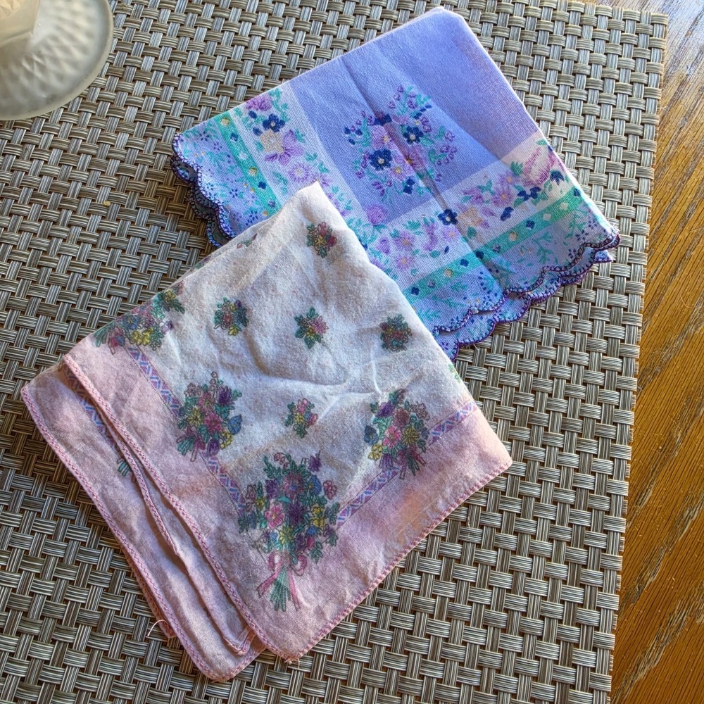 Vintage Floral Handkerchief Lot – Assorted Ladies Hankies – Cottagecore Linens - Picture 2 of 4